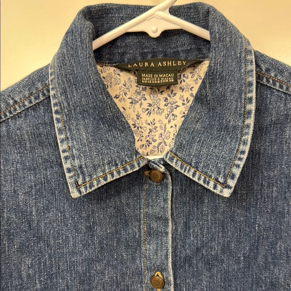 LAURA ASHLEY vintage Denim Blue Short Shirt - Picture 3 of 10